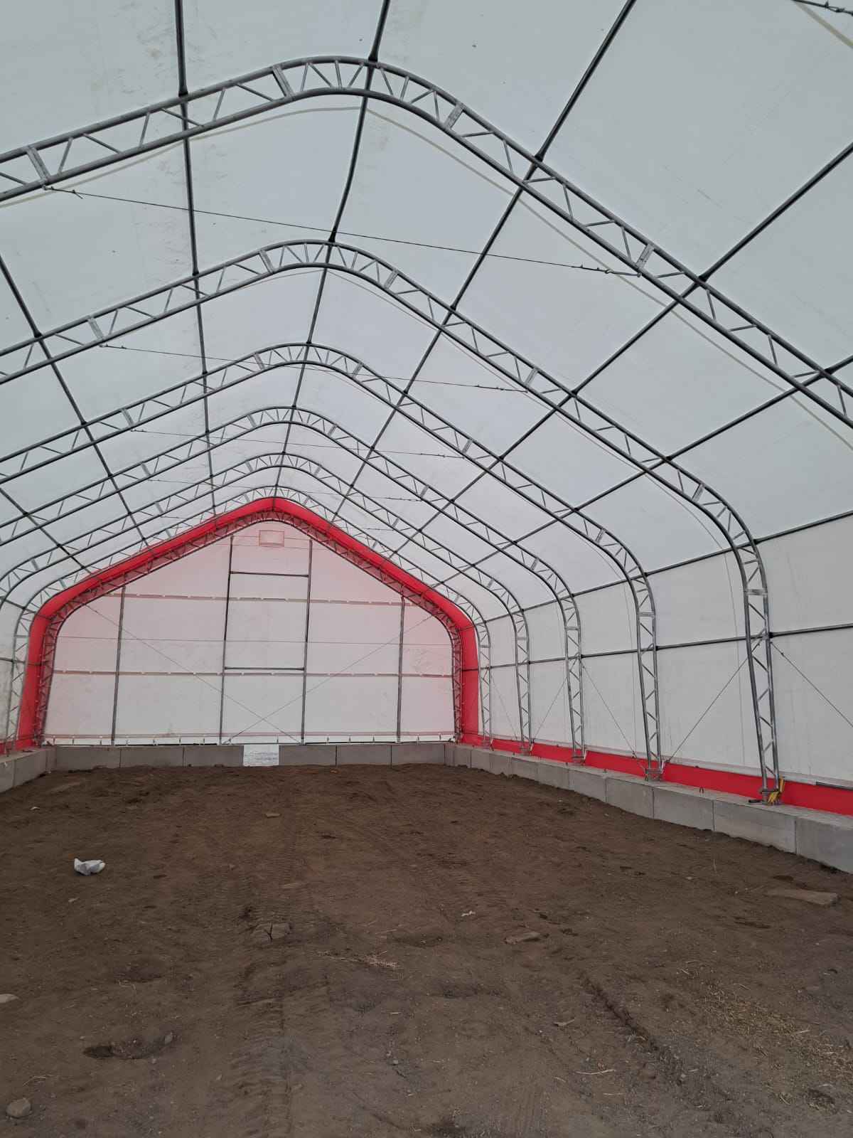 Lagerunterstand Spitzdach, Doppelbogen – 20 × 40 ft, 16 ft Firsthöhe