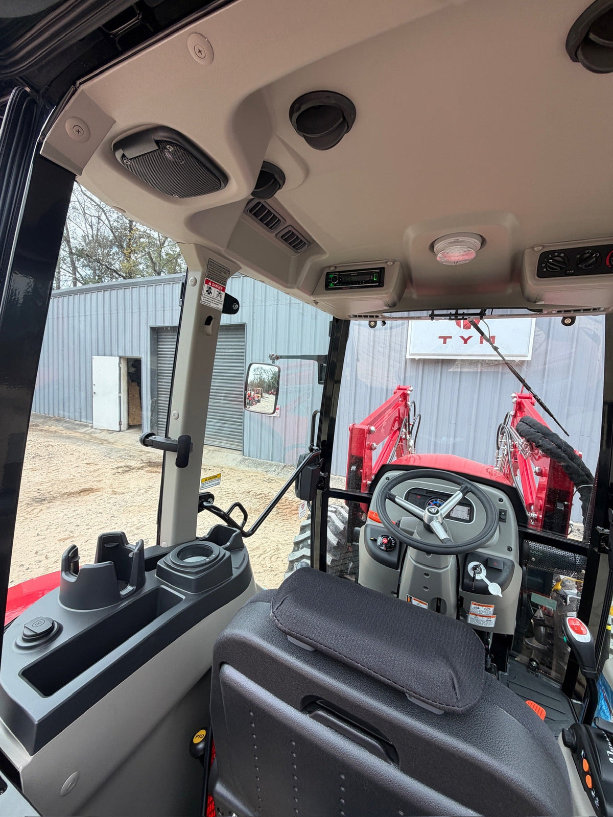 TYM T5075 74.3 HP Cab and Air Tractor (2026) - view 9