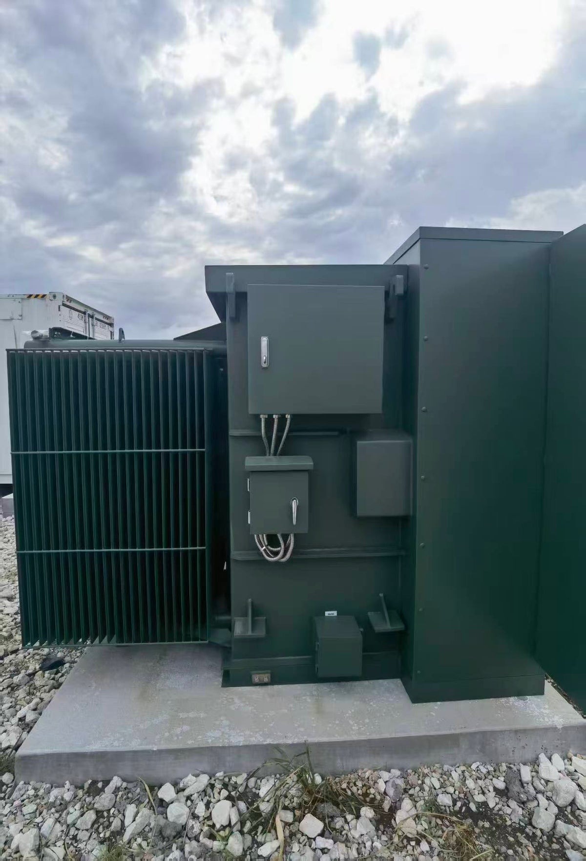 Transformateur triphasé sur socle CAEL 2000 kVA – 13.8 kV / 0.48 kV