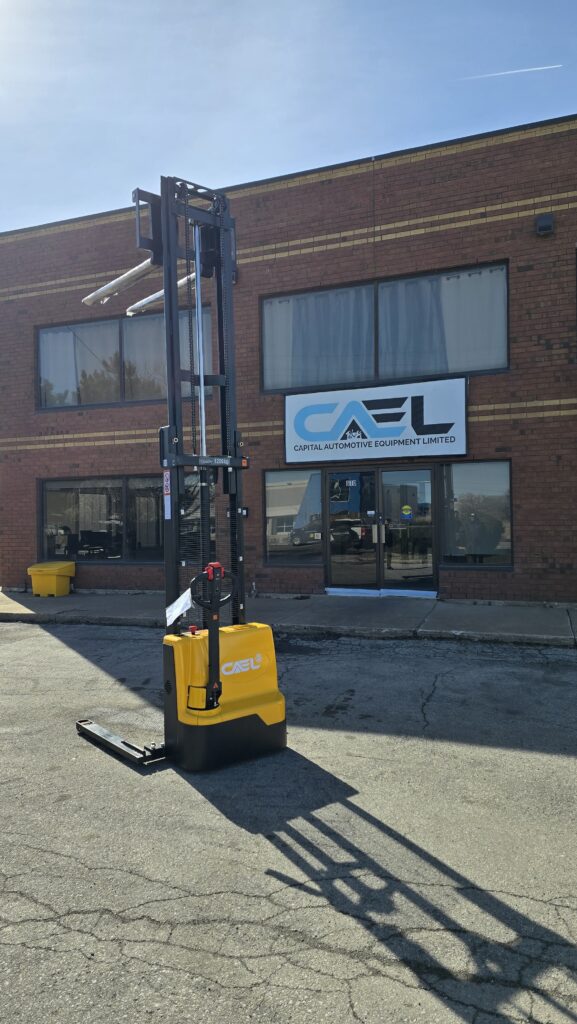CAEL ESS-138 Gerbeur électrique à longerons – hauteur de levée 3,5 m (138 in)