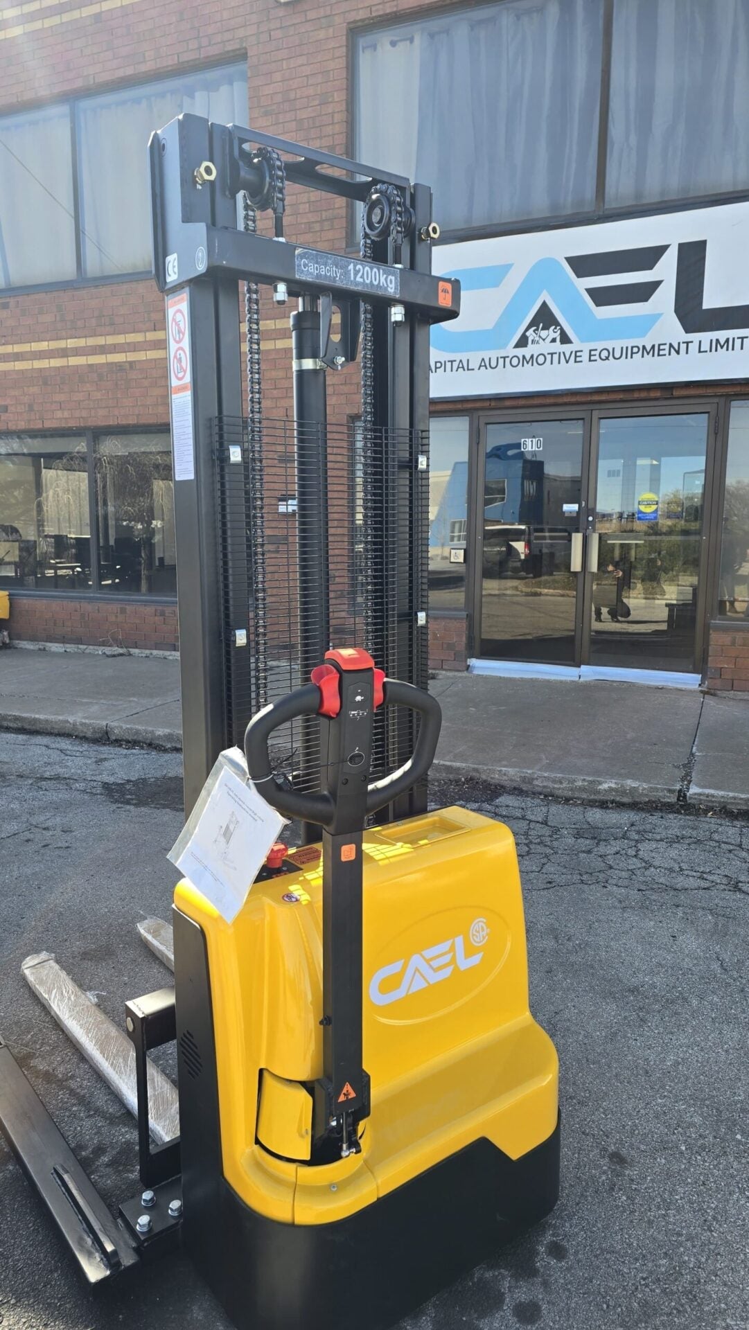 CAEL ESS-138 Gerbeur électrique à longerons – hauteur de levée 3,5 m (138 in)