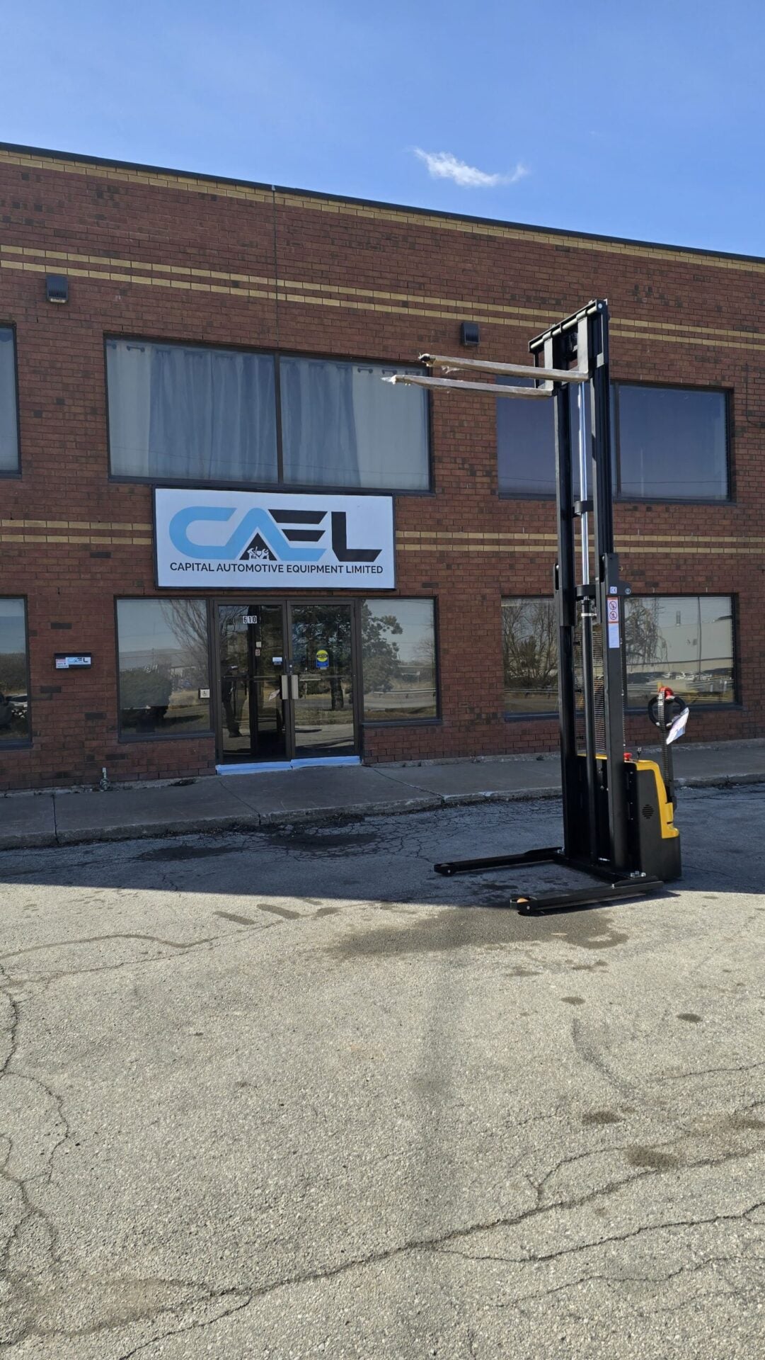 CAEL ESS-138 Gerbeur électrique à longerons – hauteur de levée 3,5 m (138 in)