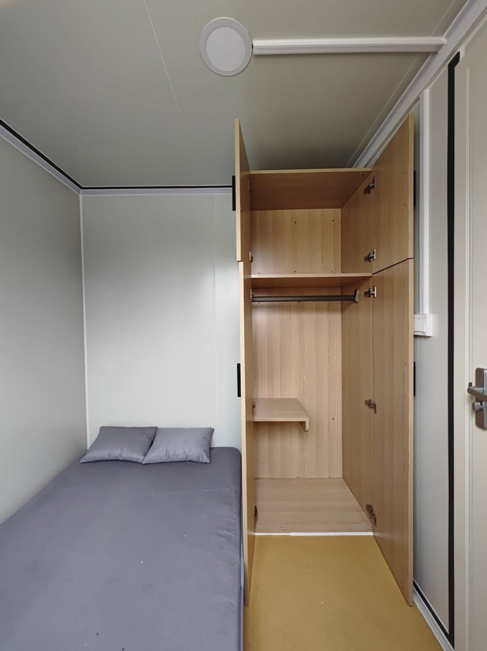CAEL MOC20-BBK-110V 20 ft Mobile Office Cabin – Bedroom, Bathroom, Kitchen