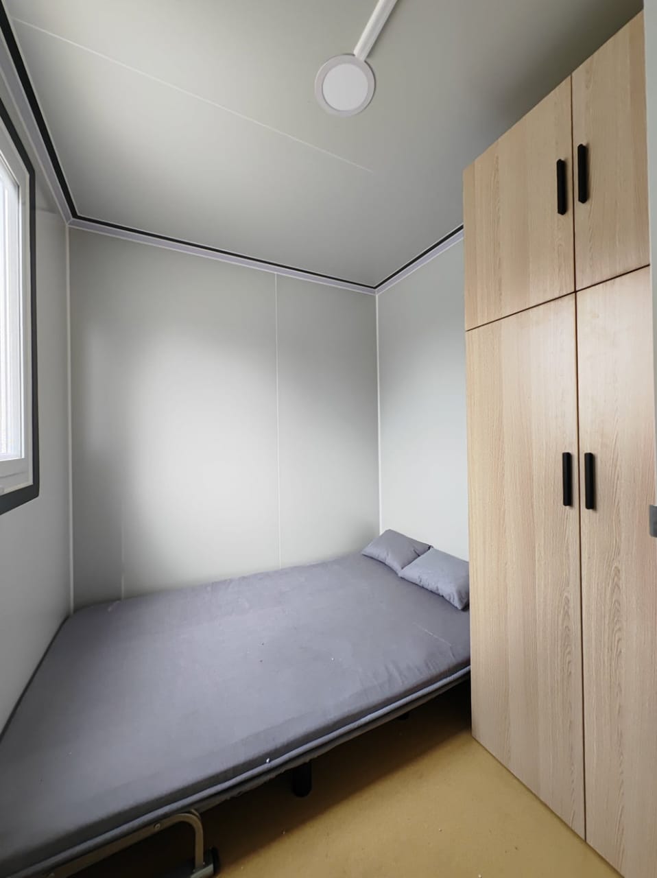 CAEL MOC20-BBK-110V 20 ft Mobile Office Cabin – Bedroom, Bathroom, Kitchen