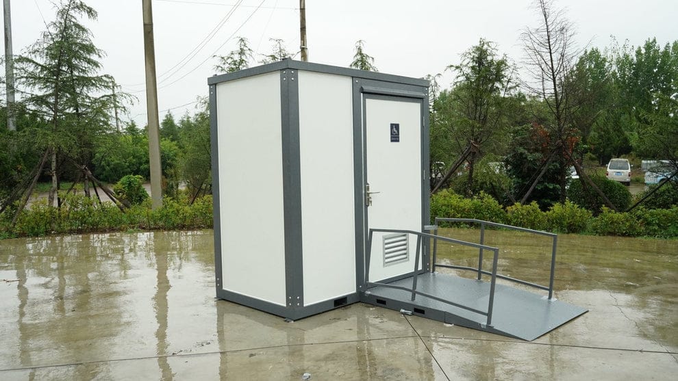 Toilettes mobiles accessibles CAEL HAPR7-ADA 7 ft avec rampe