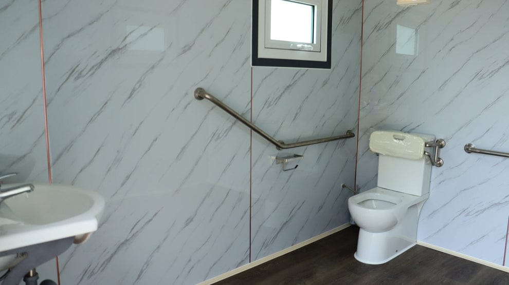 Toilettes mobiles accessibles CAEL HAPR7-ADA 7 ft avec rampe