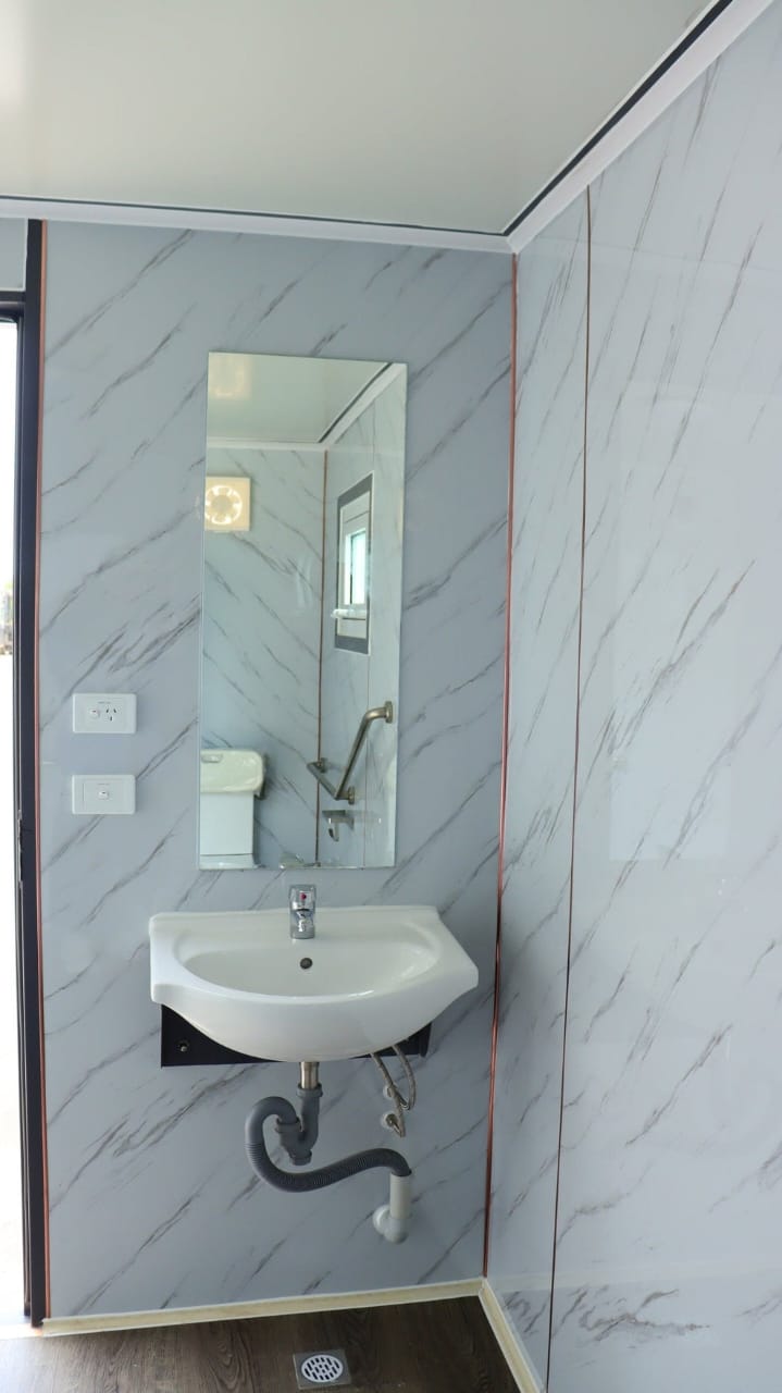 Toilettes mobiles accessibles CAEL HAPR7-ADA 7 ft avec rampe