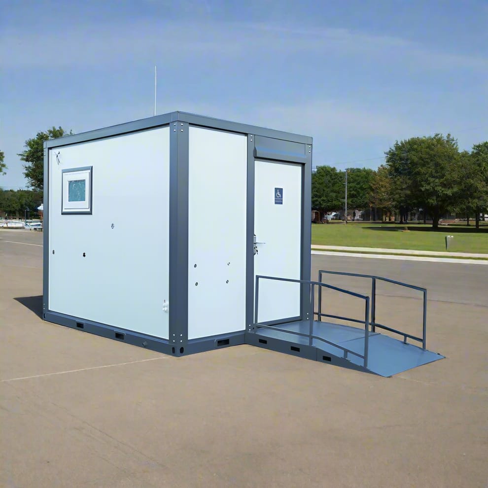 Toilettes mobiles accessibles CAEL HAPR7-ADA 7 ft avec rampe
