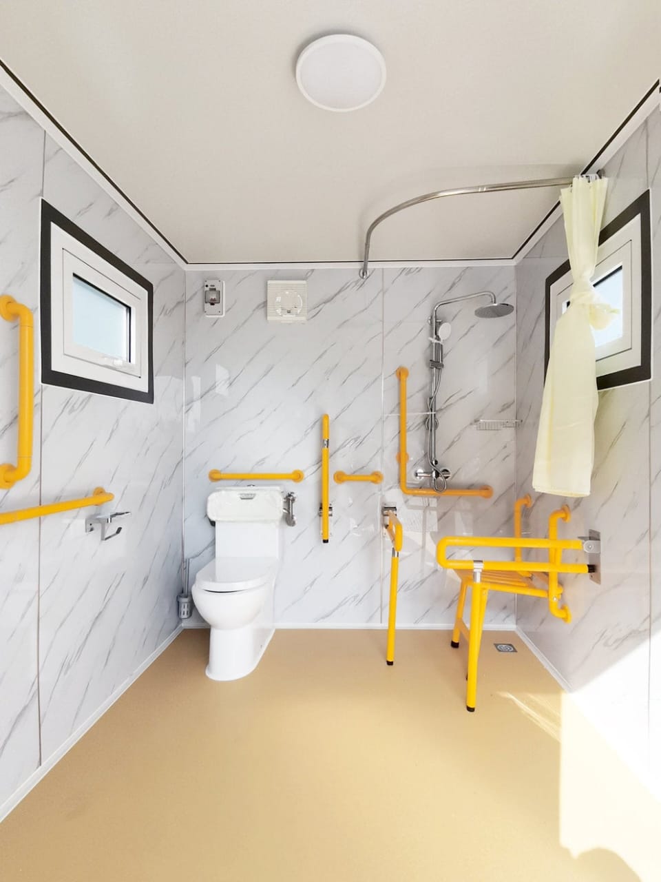 Toilettes mobiles accessibles CAEL HAPR7-ADA 7 ft avec rampe