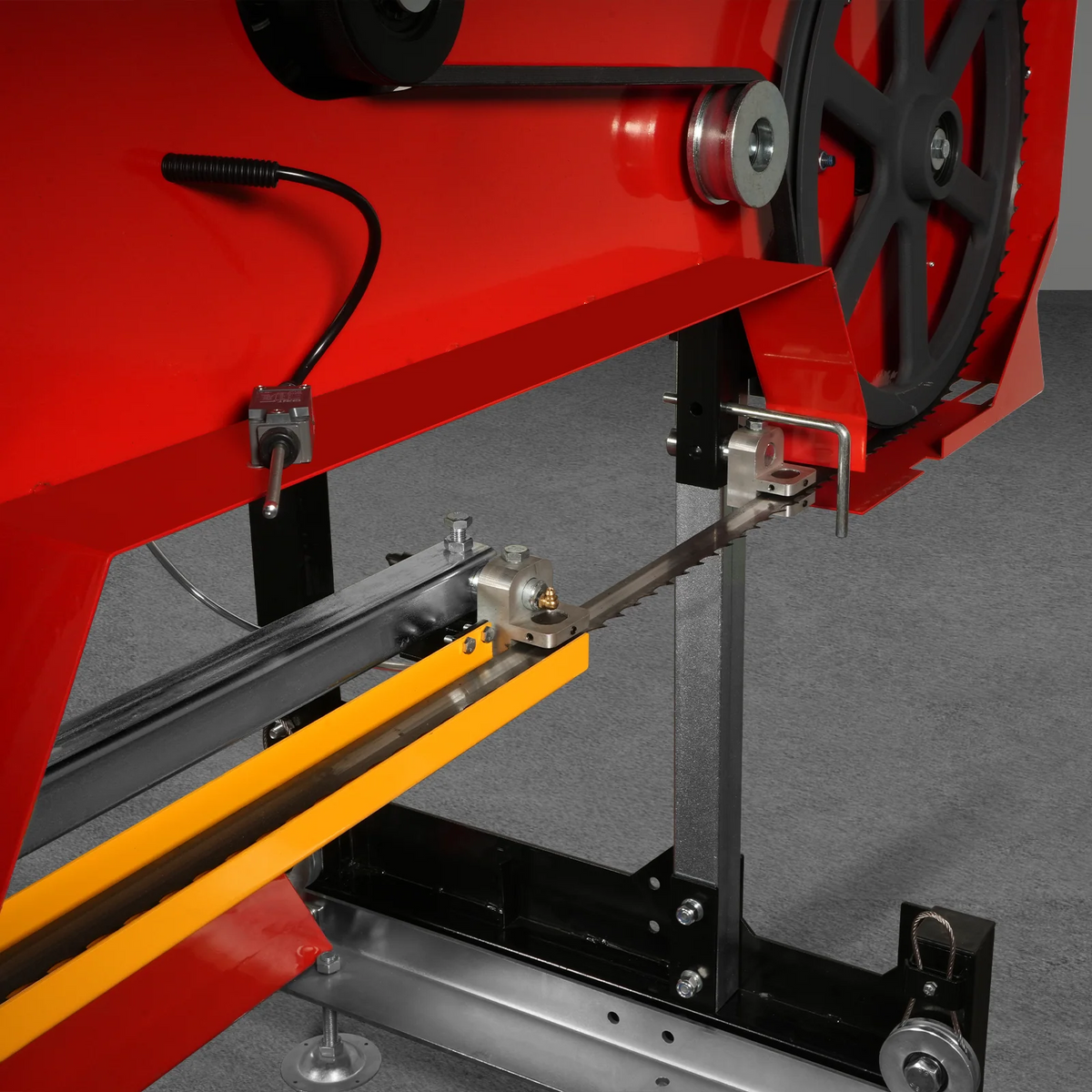 32 in Portable Sawmill, 420cc 15 HP DUCAR E-Start Gas Engine, 29 in Board Width, 13 ft Track, SM32 - view 9