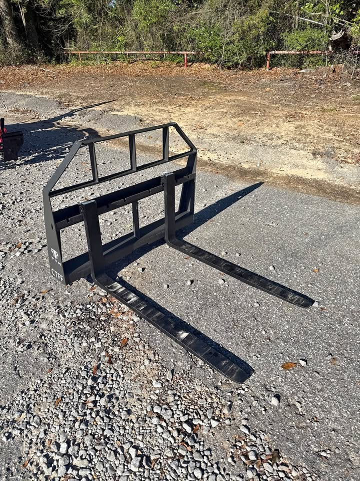 42" 2K LB Pallet Forks, Skid Steer Style Quick Connect