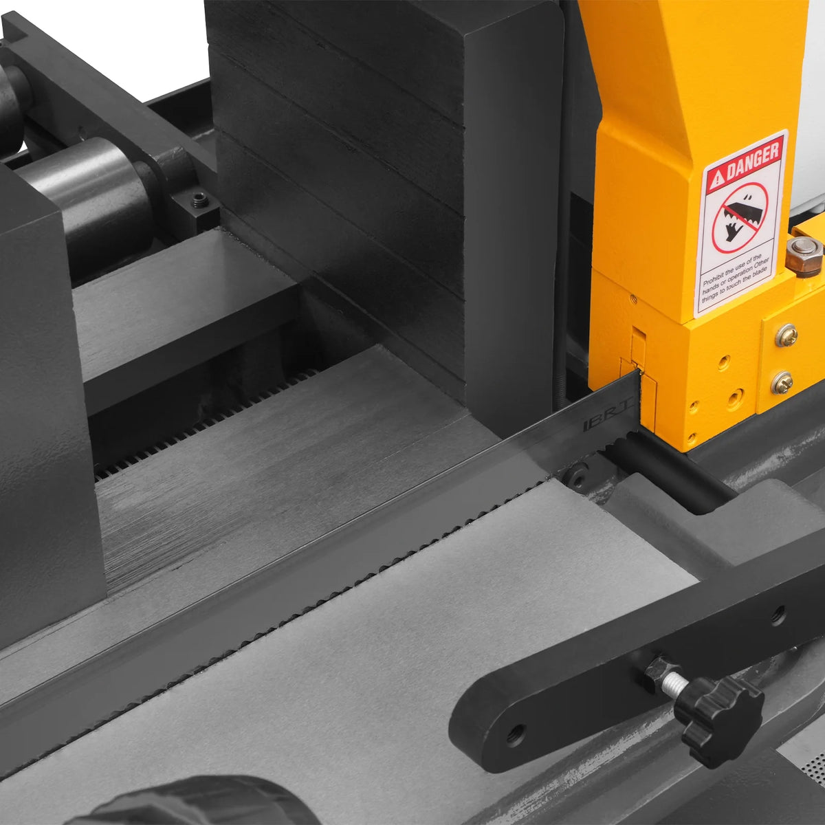 15.7 in Industrial Horizontal Metal Cutting Band Saw, Hydraulic Feed, 3.0/4.0 kW Motor, Manual Clamping, GH424 - view 11