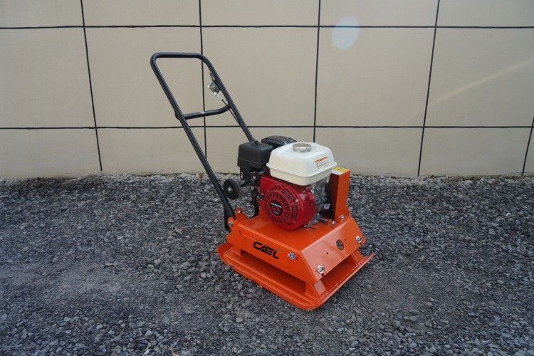 CAEL CCF95 Plaque vibrante thermique – 18 kN, profondeur 300 mm, 5,5 HP