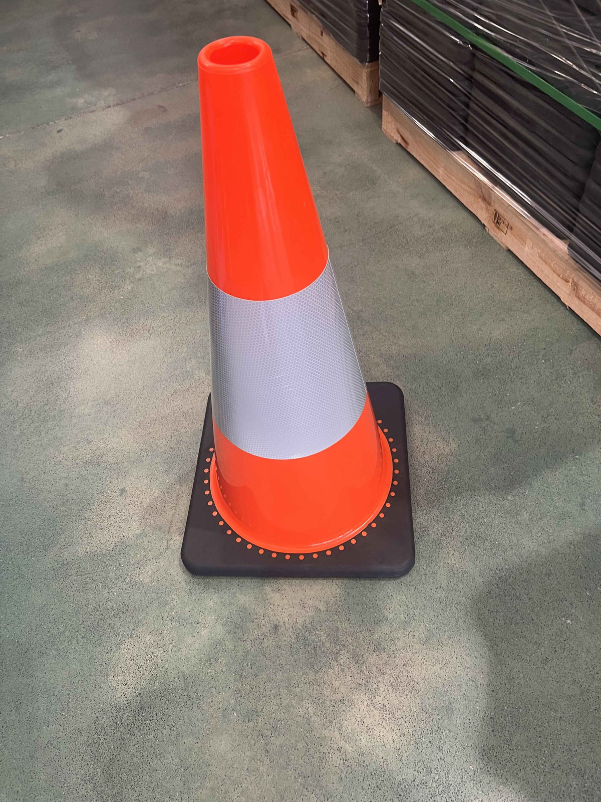 CAEL RC-HD Reflektierender PVC-Verkehrsleitkegel – 70 cm, Orange/Weiß