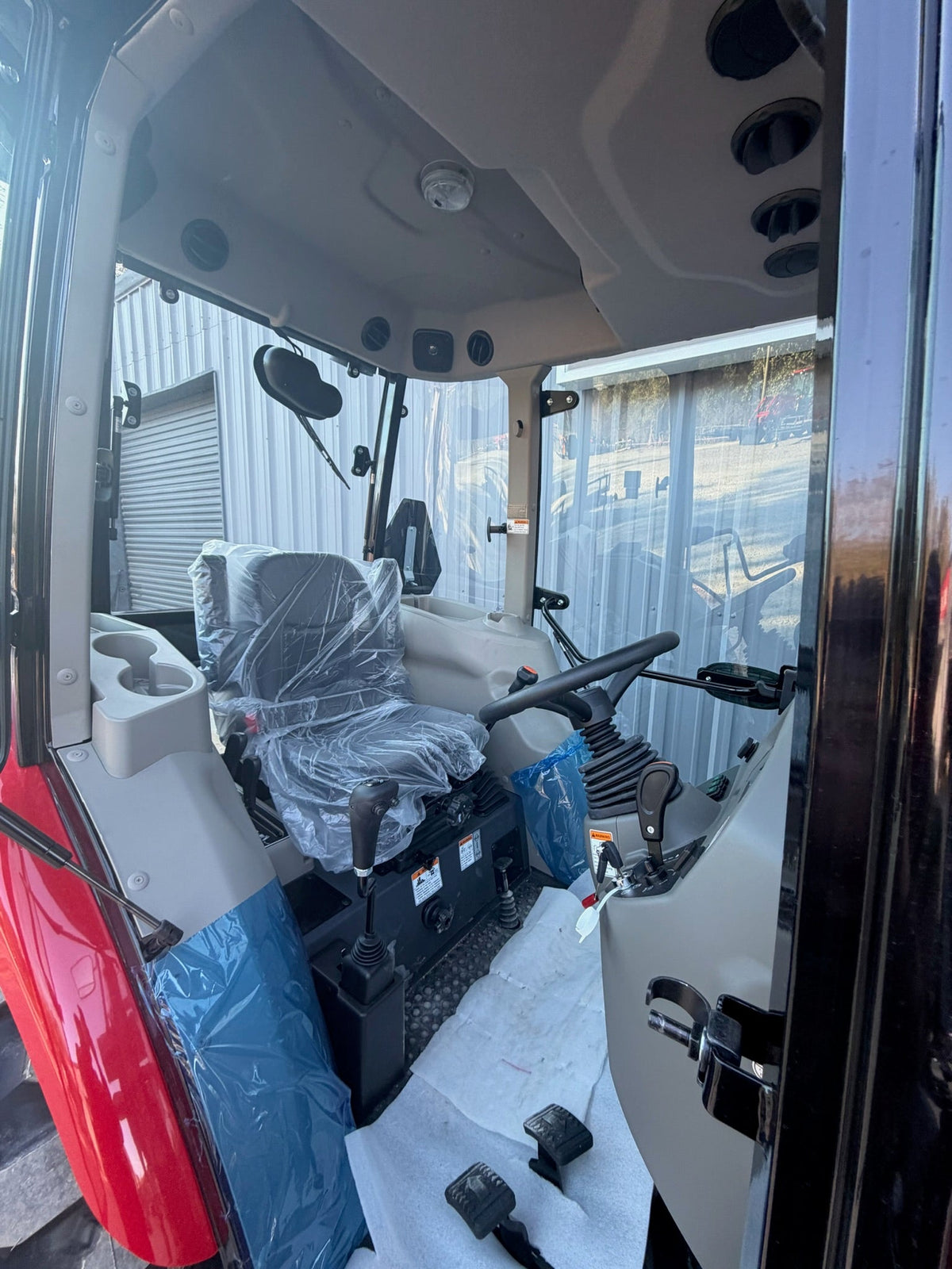 TYM T574HC 55.1 HP Cab and Air Tractor (2026) - view 4
