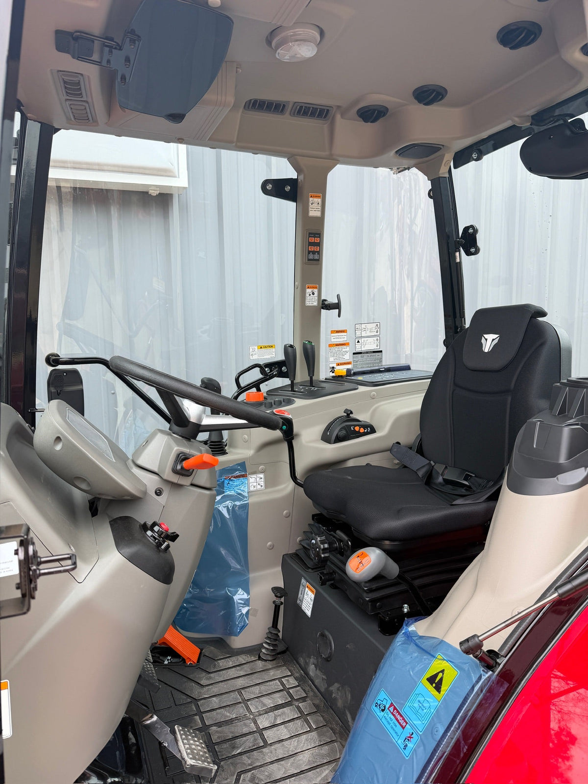 TYM T5075 74.3 HP Cab and Air Tractor (2026) - view 5