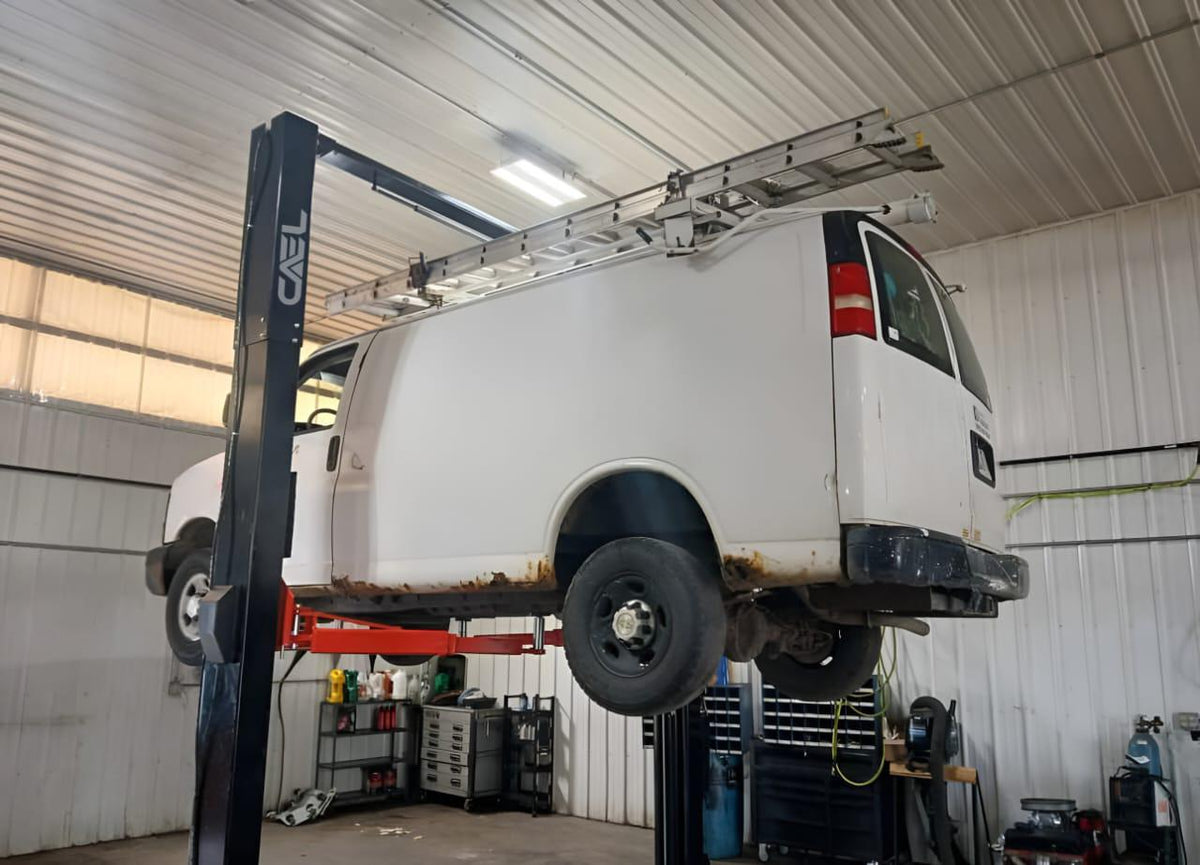CAEL HPL14 Zweisäulen-Hebebühne mit freiem Boden – 14,000 lb Tragkraft