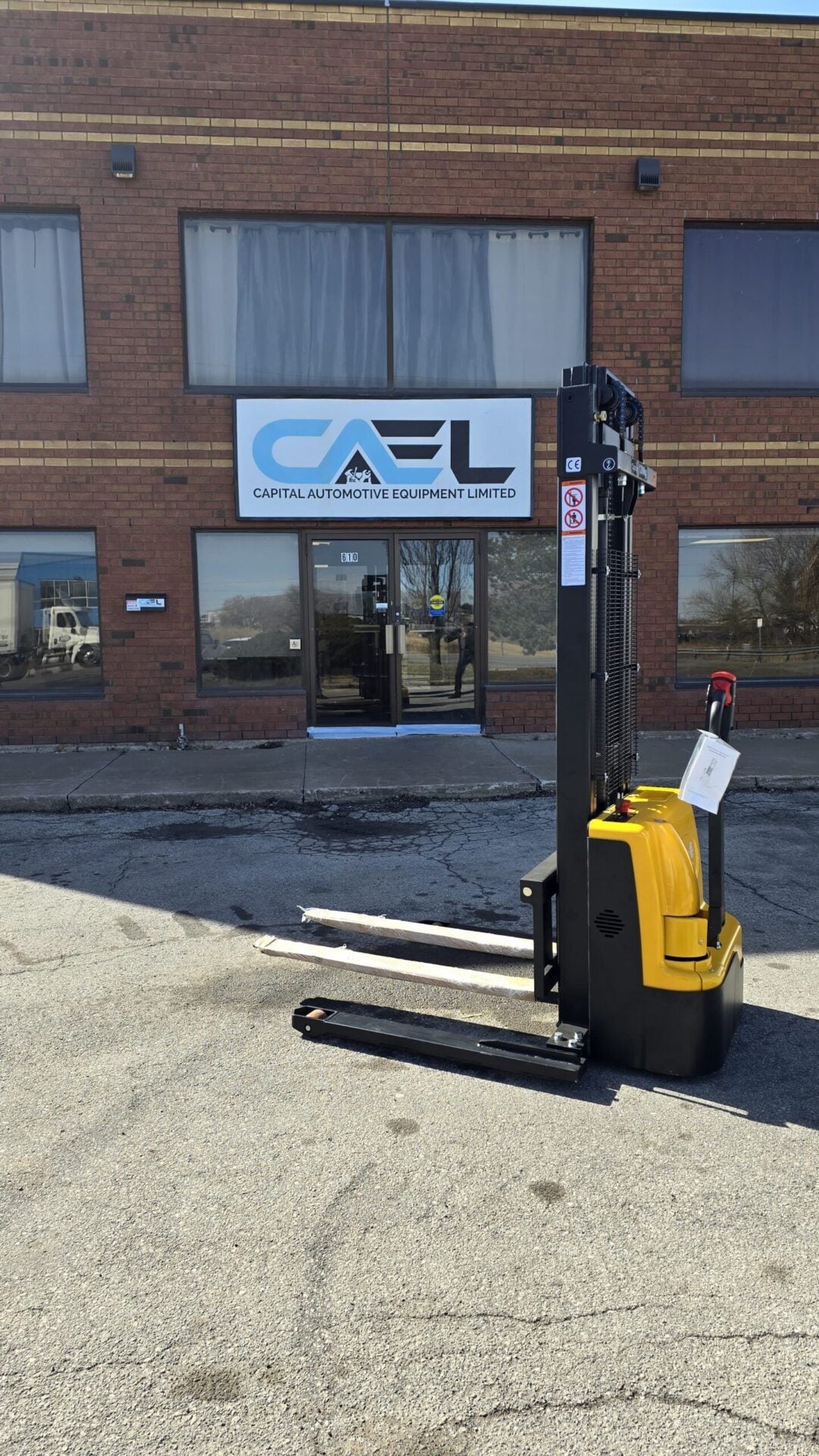 CAEL ESS-138 Gerbeur électrique à longerons – hauteur de levée 3,5 m (138 in)