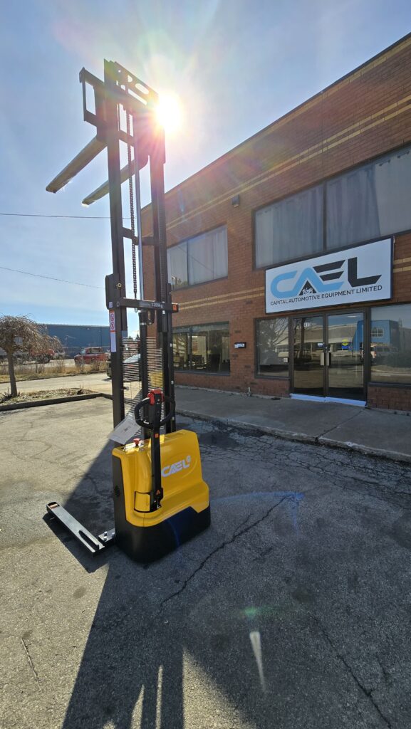 CAEL ESS-138 Gerbeur électrique à longerons – hauteur de levée 3,5 m (138 in)