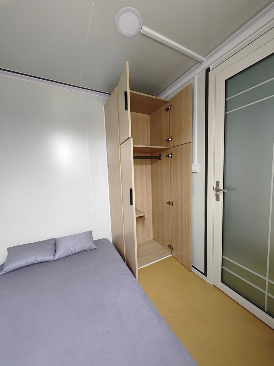 CAEL MOC20-BBK-110V 20 ft Mobile Office Cabin – Bedroom, Bathroom, Kitchen