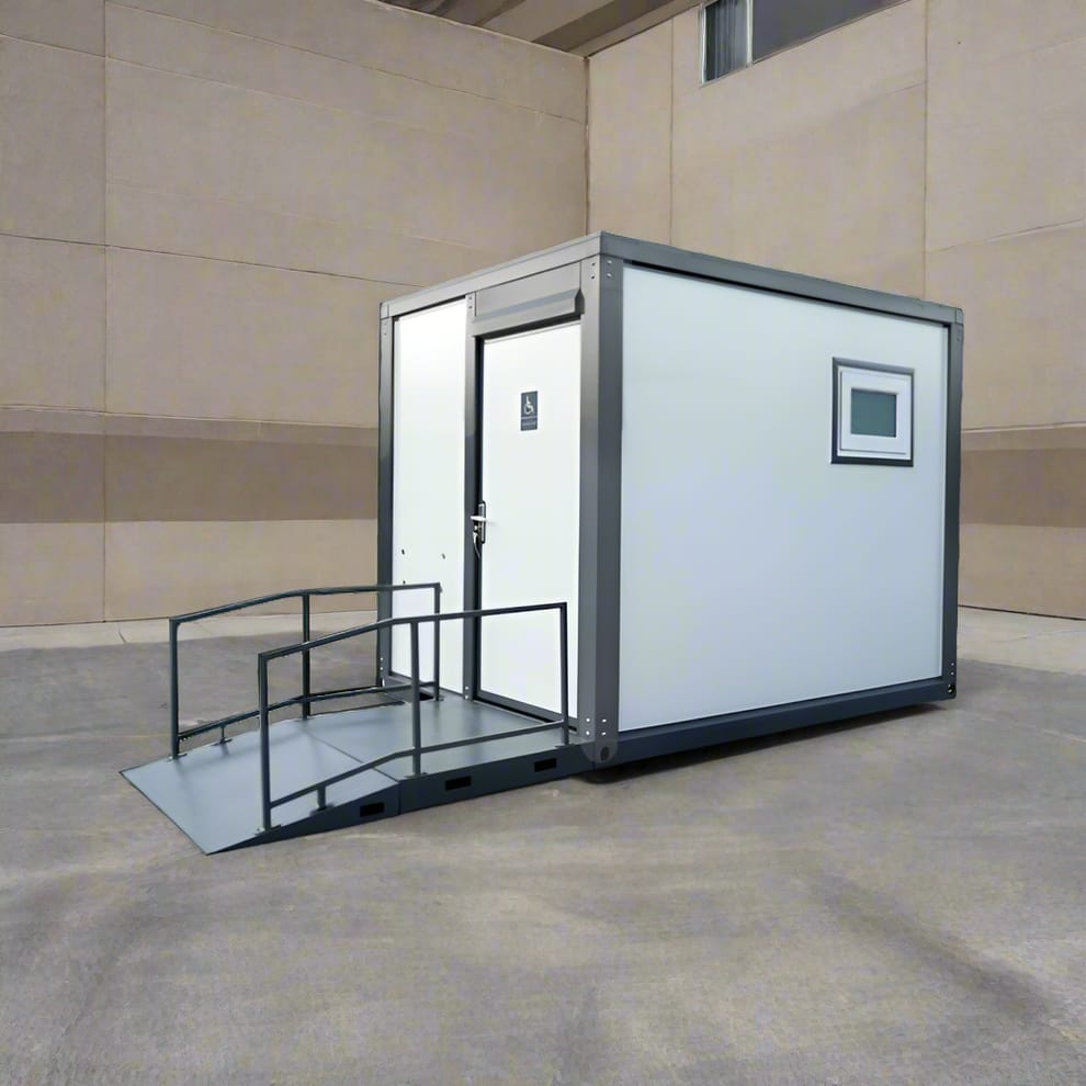 Toilettes mobiles accessibles CAEL HAPR7-ADA 7 ft avec rampe