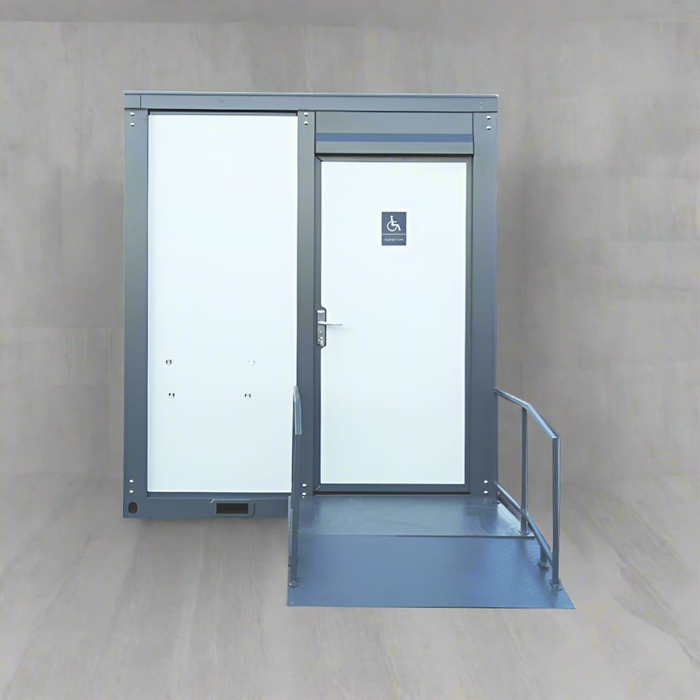 Toilettes mobiles accessibles CAEL HAPR7-ADA 7 ft avec rampe