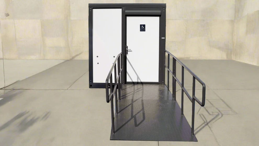 Toilettes mobiles accessibles CAEL HAPR7-ADA 7 ft avec rampe
